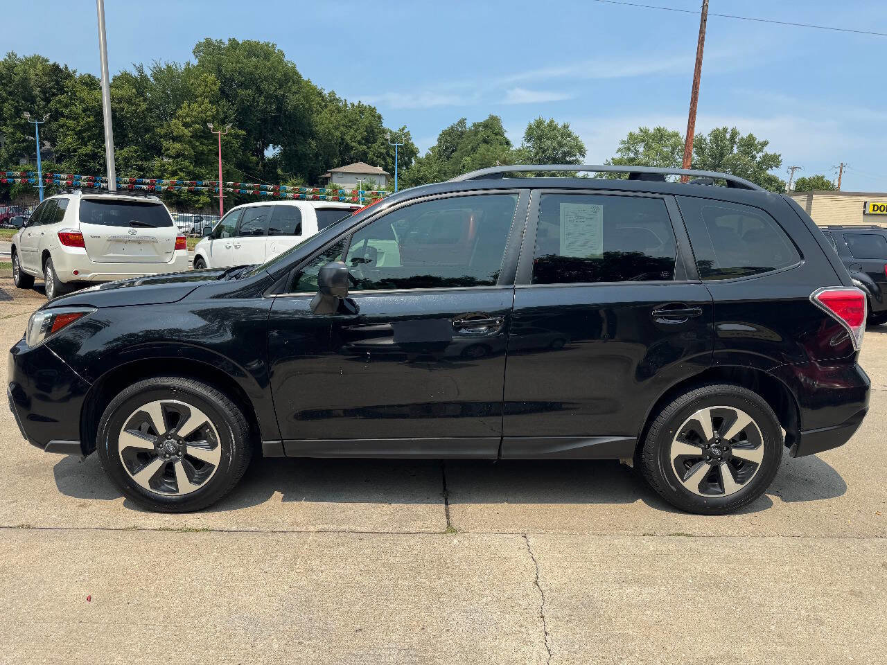 Used 2017 Subaru Forester 2.5i w/ Alloy Wheel Package image 4