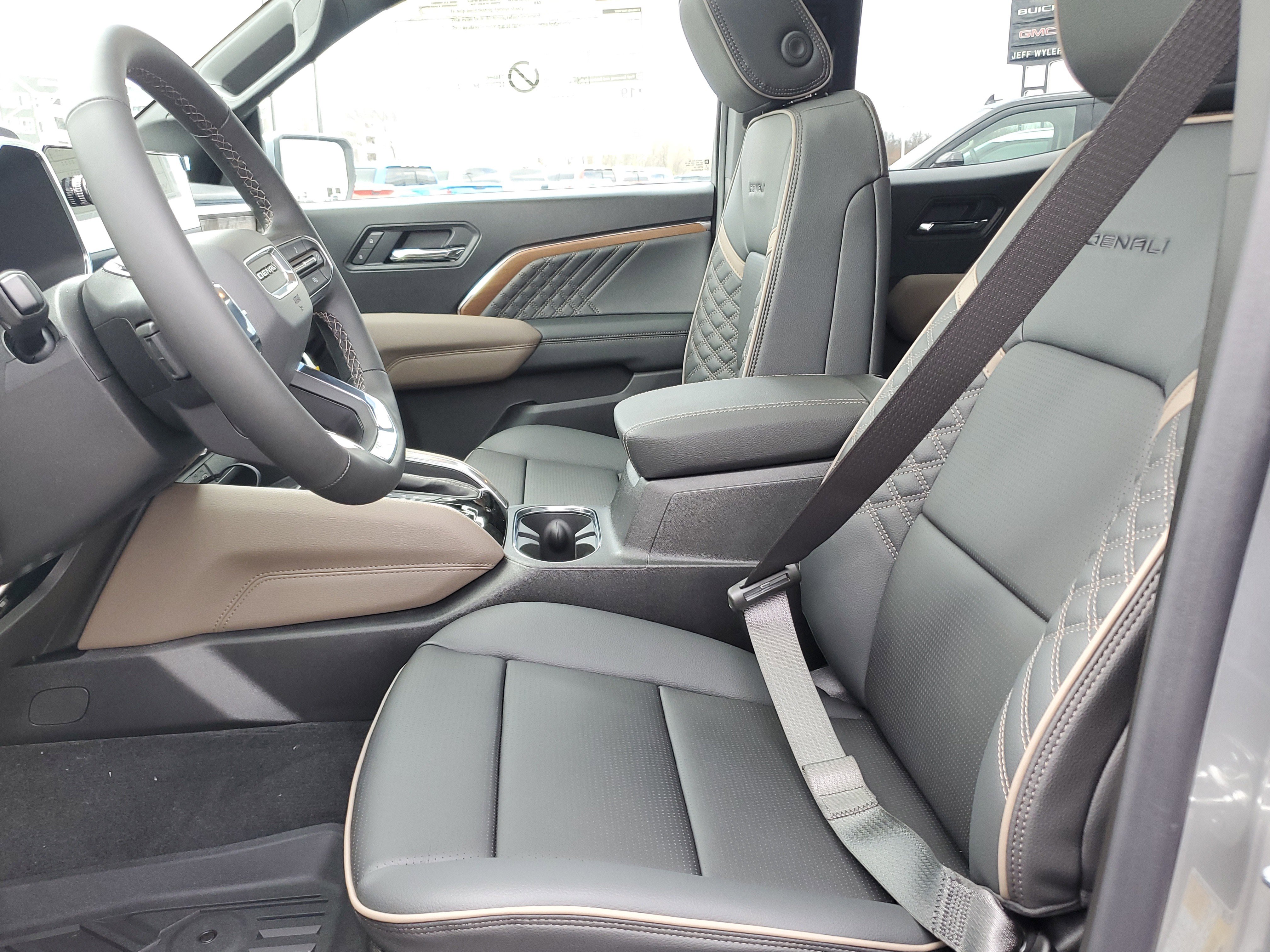 New 2026 GMC Canyon Denali image 30