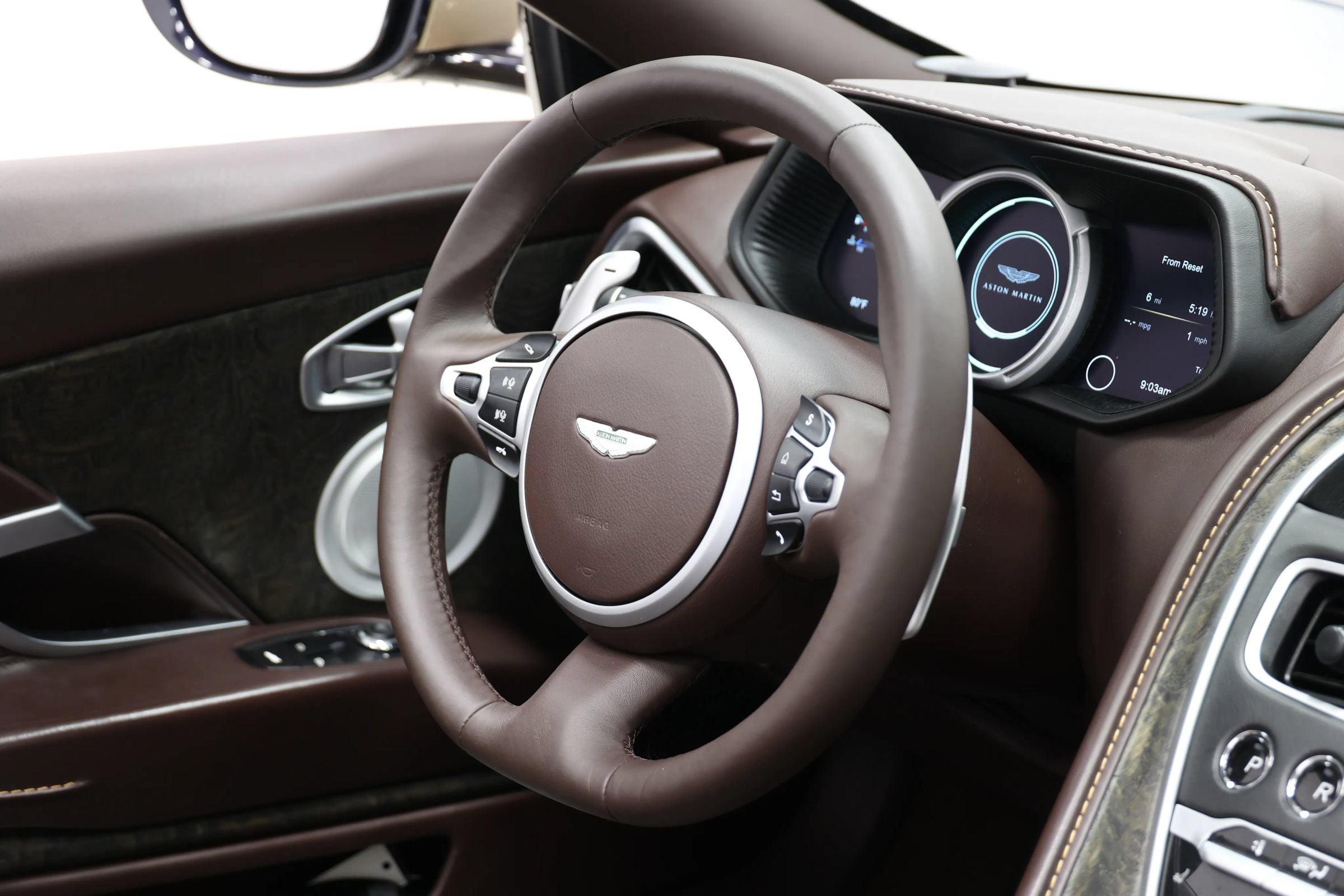 Used 2019 Aston Martin DB11 Volante RWD image 95