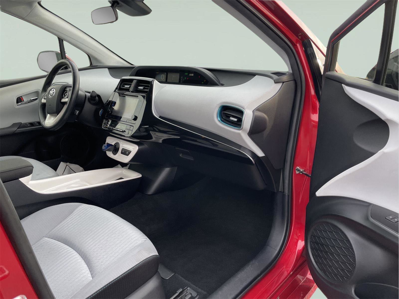 Used 2018 Toyota Prius Three image 20