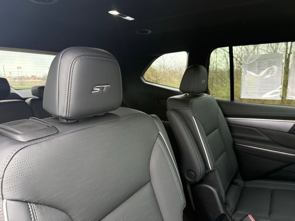 Used 2025 Buick Enclave Sport Touring image 19