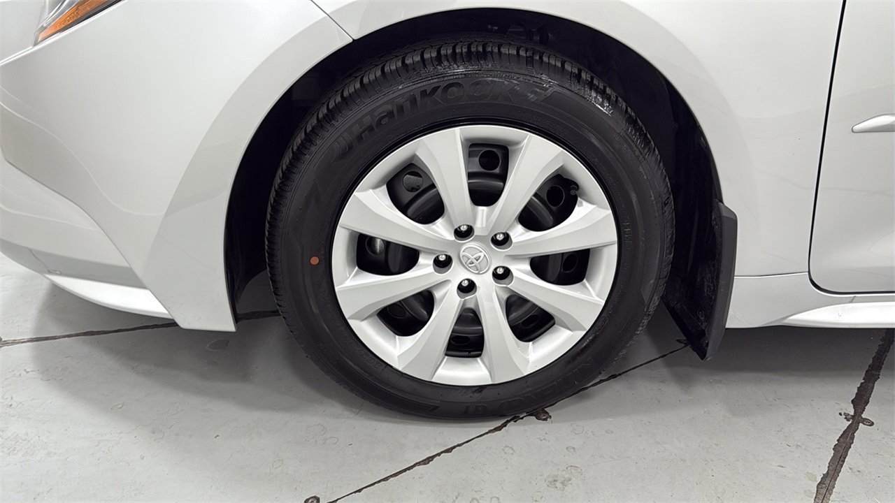 Certified 2025 Toyota Corolla LE image 24