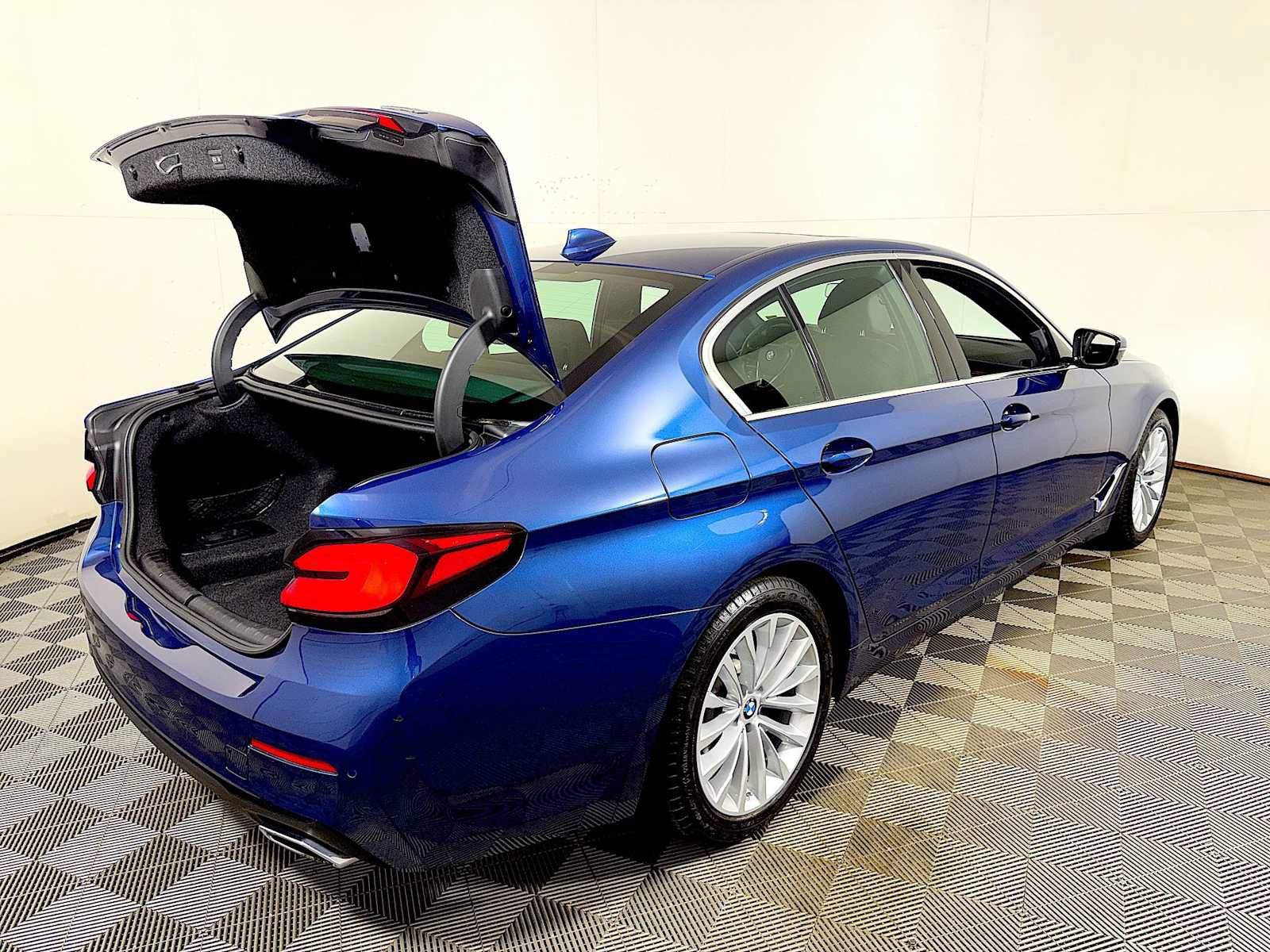 Certified 2023 BMW 530i xDrive w/ Convenience Package AWD/4WD image 23