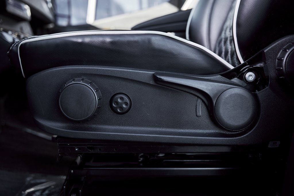 Used 2019 Mercedes-Benz Sprinter 144 image 38