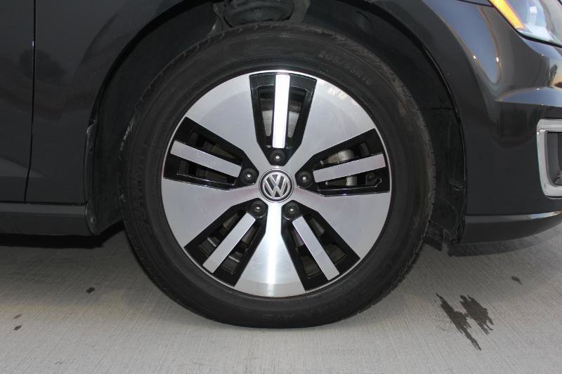 Used 2016 Volkswagen e-Golf SE FWD image 32