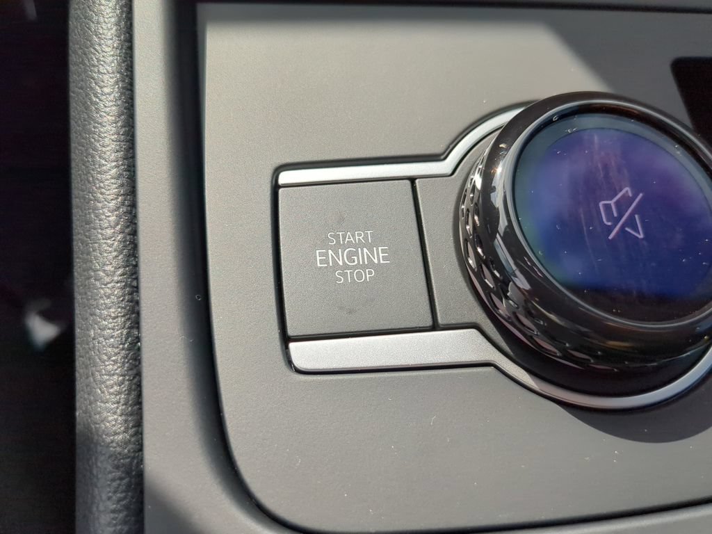 Certified 2026 Volkswagen Tiguan SE R-Line FWD image 31