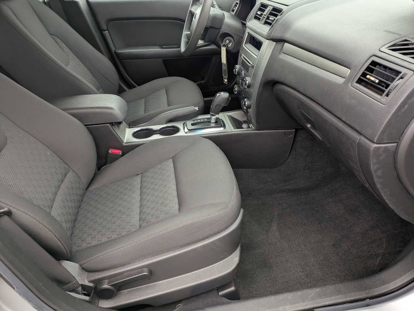 Used 2010 Ford Fusion SE image 18
