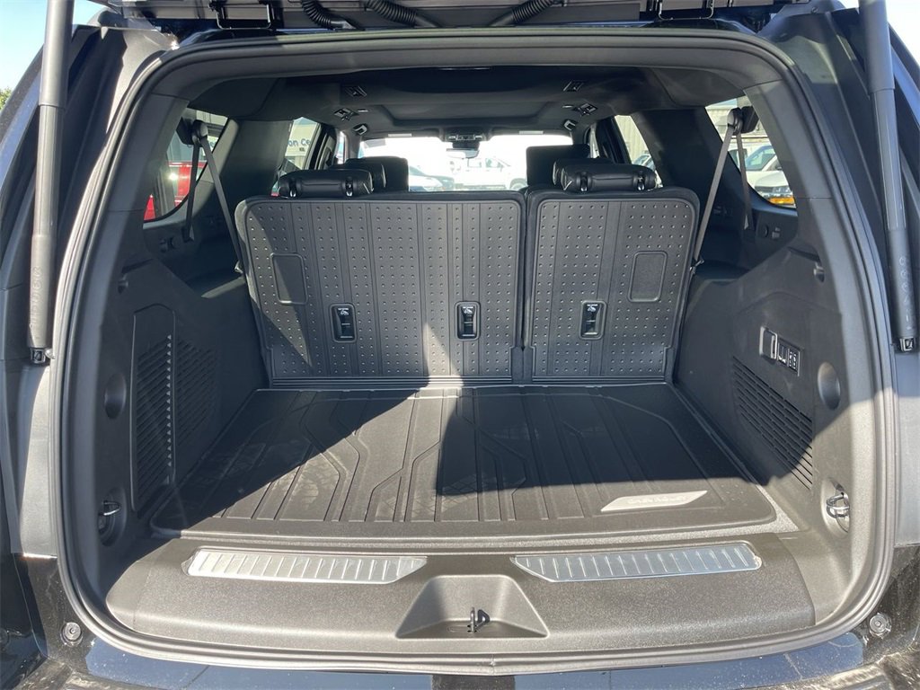 New 2025 Chevrolet Suburban Premier image 25