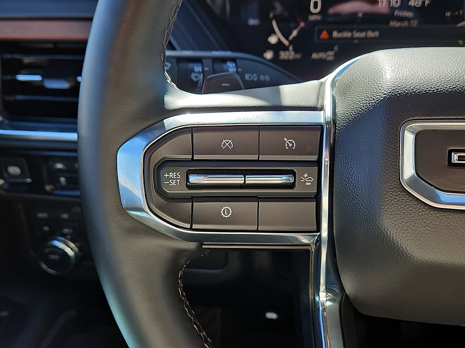 Used 2025 GMC Yukon XL Denali image 18