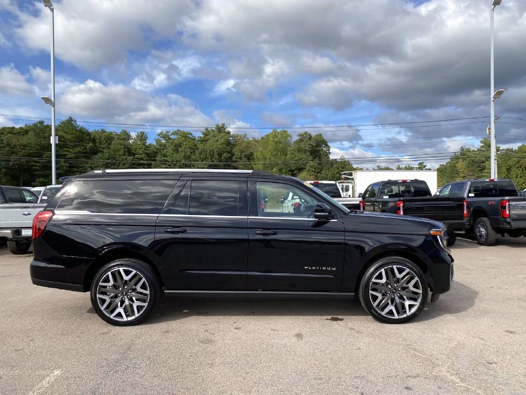 Used 2026 Ford Expedition Max Platinum w/ Platinum Ultimate Package AWD/4WD image 2