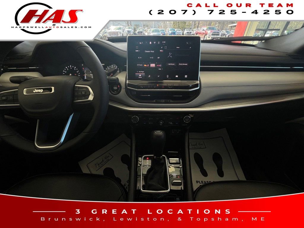 Used 2025 Jeep Compass Limited image 31