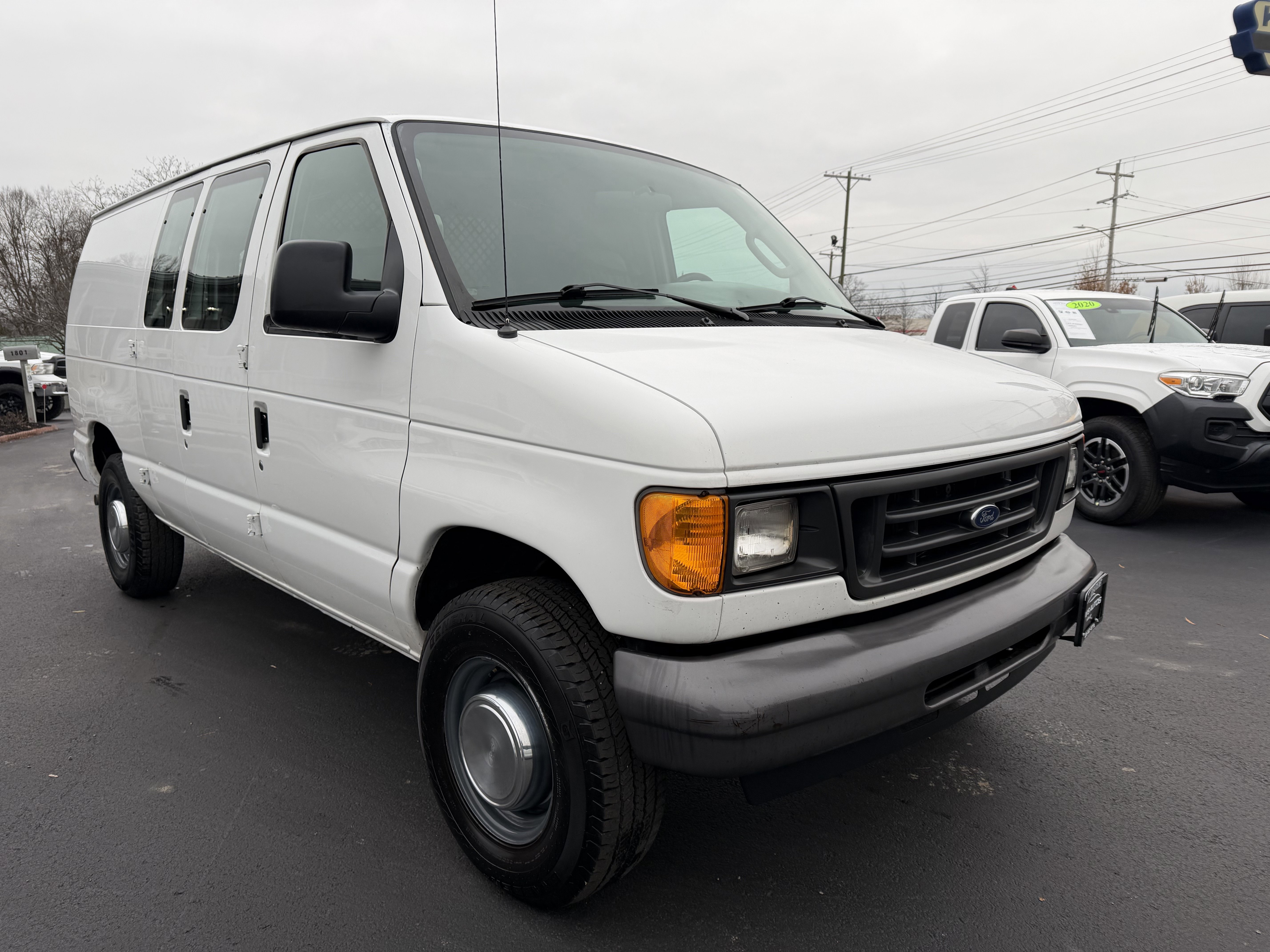 Used 2006 Ford E-250 and Econoline 250 image 3