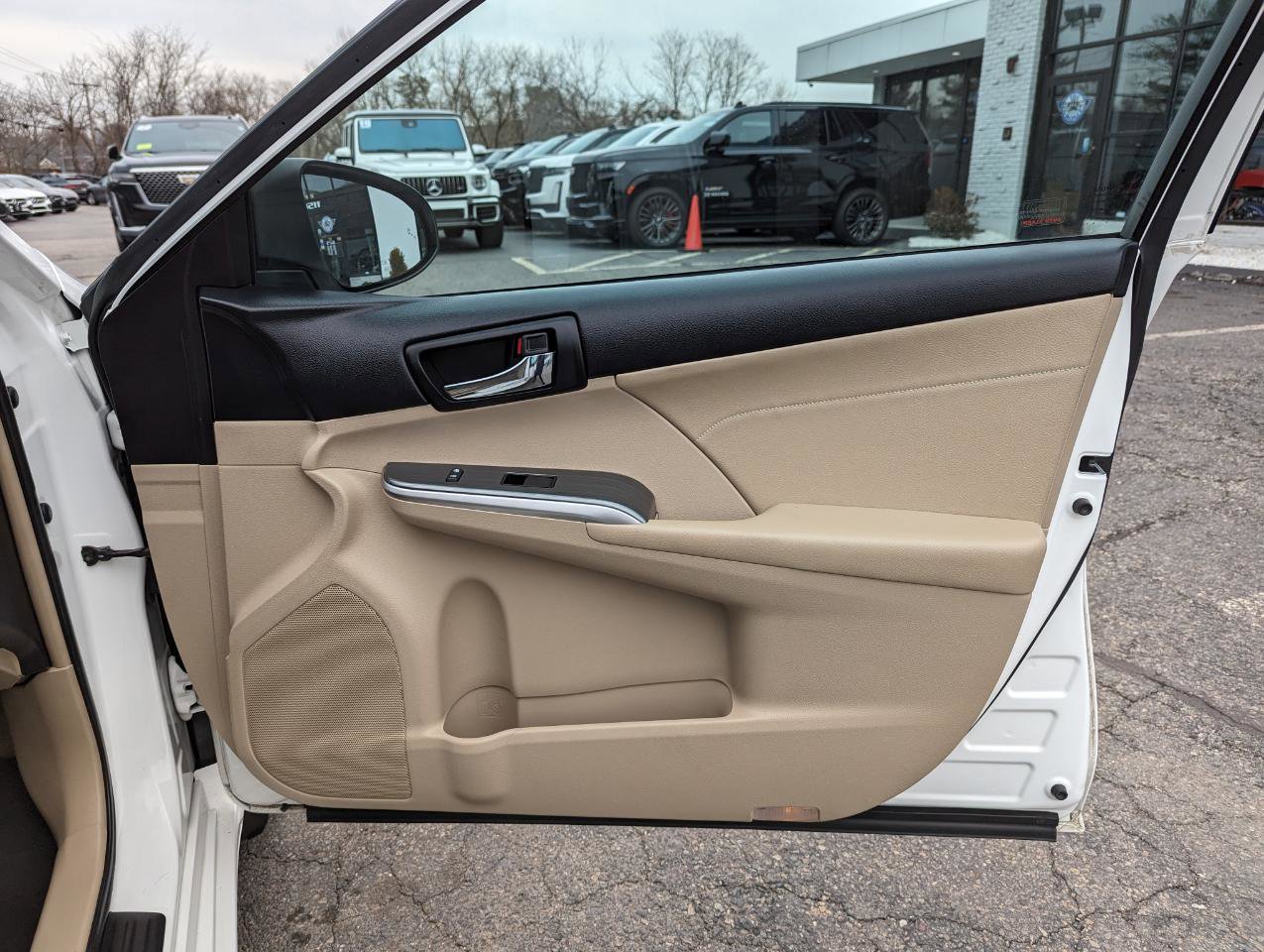 Used 2013 Toyota Camry XLE w/ Leather Pkg FWD image 31
