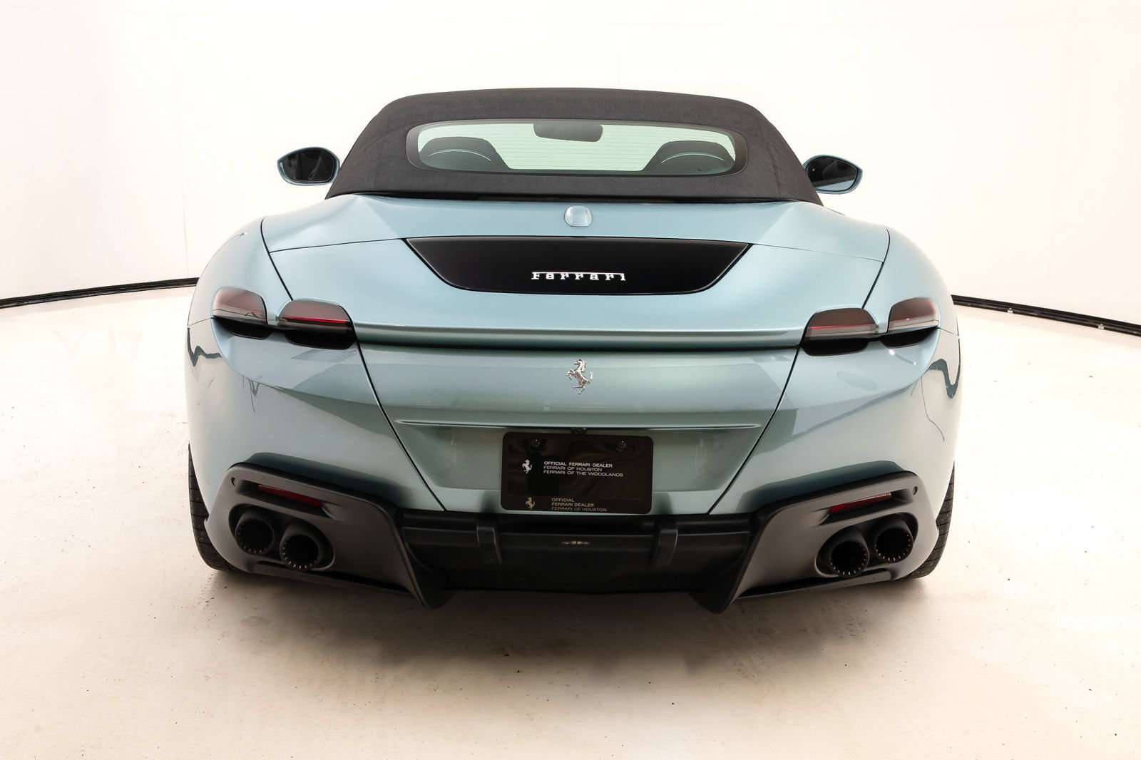 Certified 2025 Ferrari Roma Spider RWD image 31