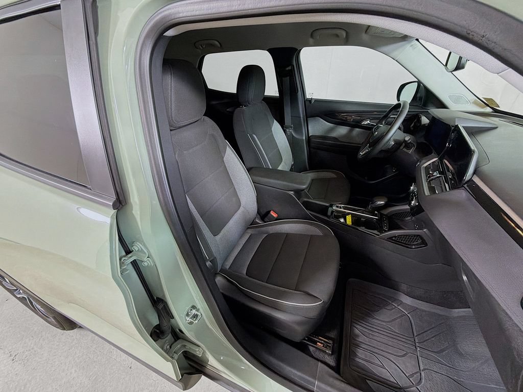 Used 2025 Chevrolet TrailBlazer LT w/ Convenience Package FWD image 24