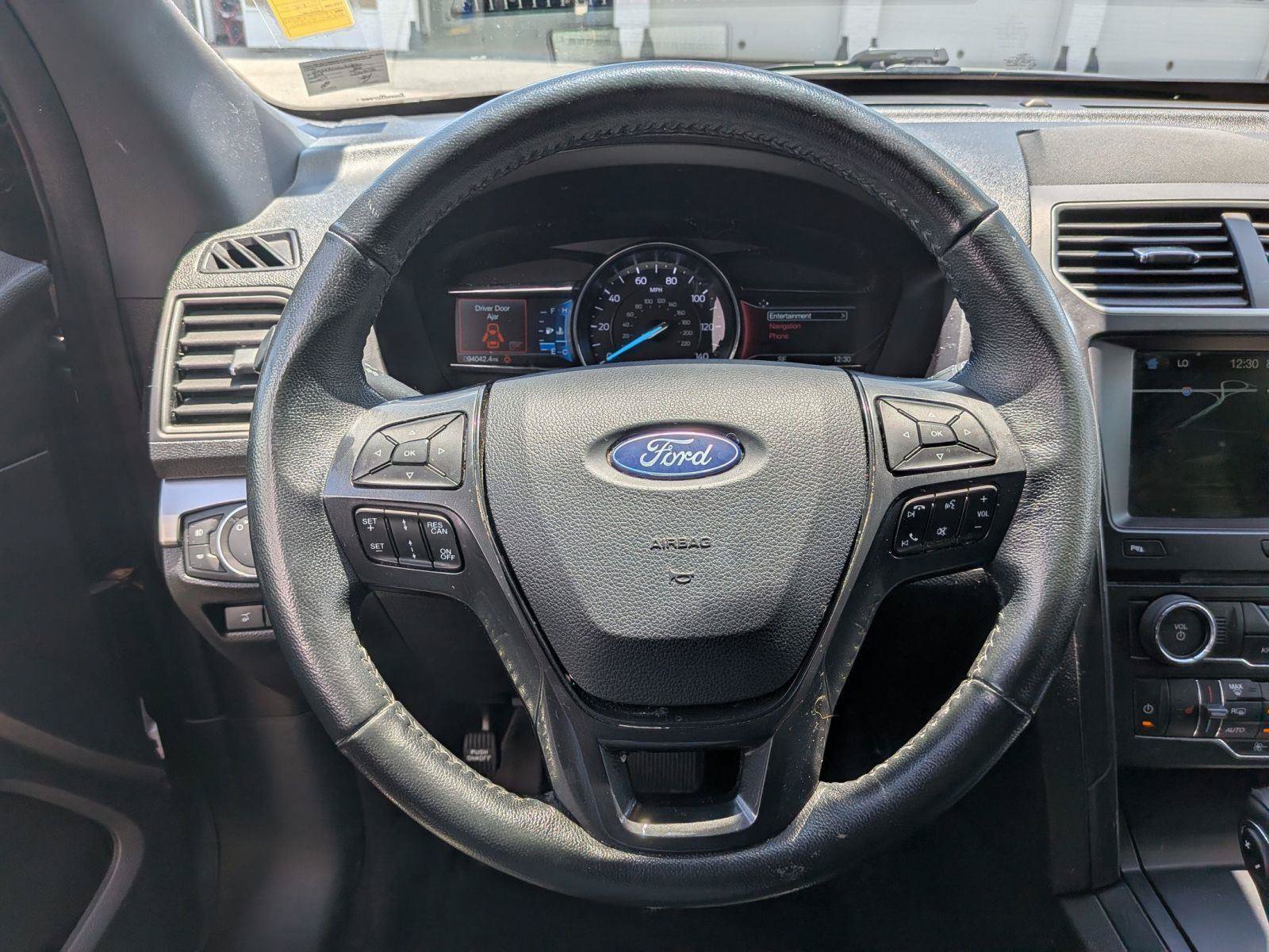 Used 2018 Ford Explorer XLT w/ Equipment Group 202A AWD/4WD image 17