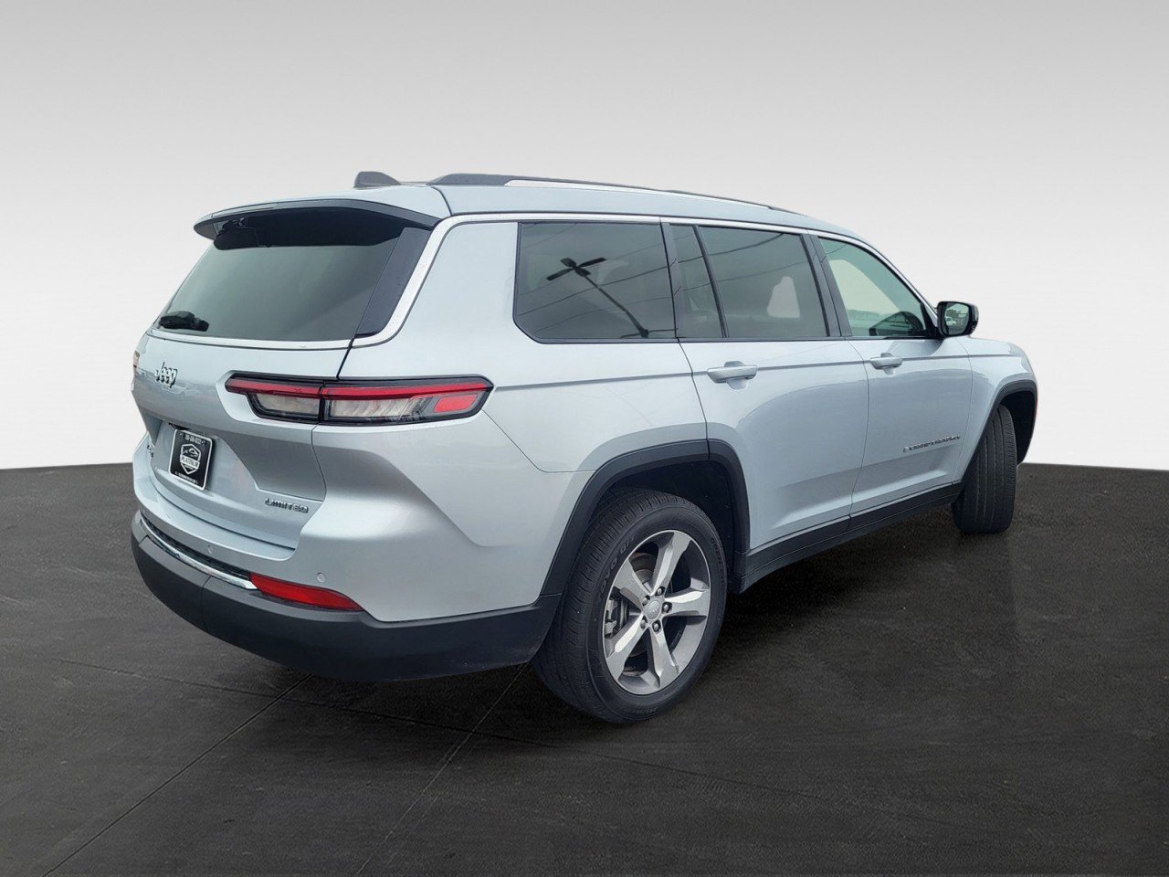 Used 2021 Jeep Grand Cherokee L Limited w/ Luxury Tech Group II image 3