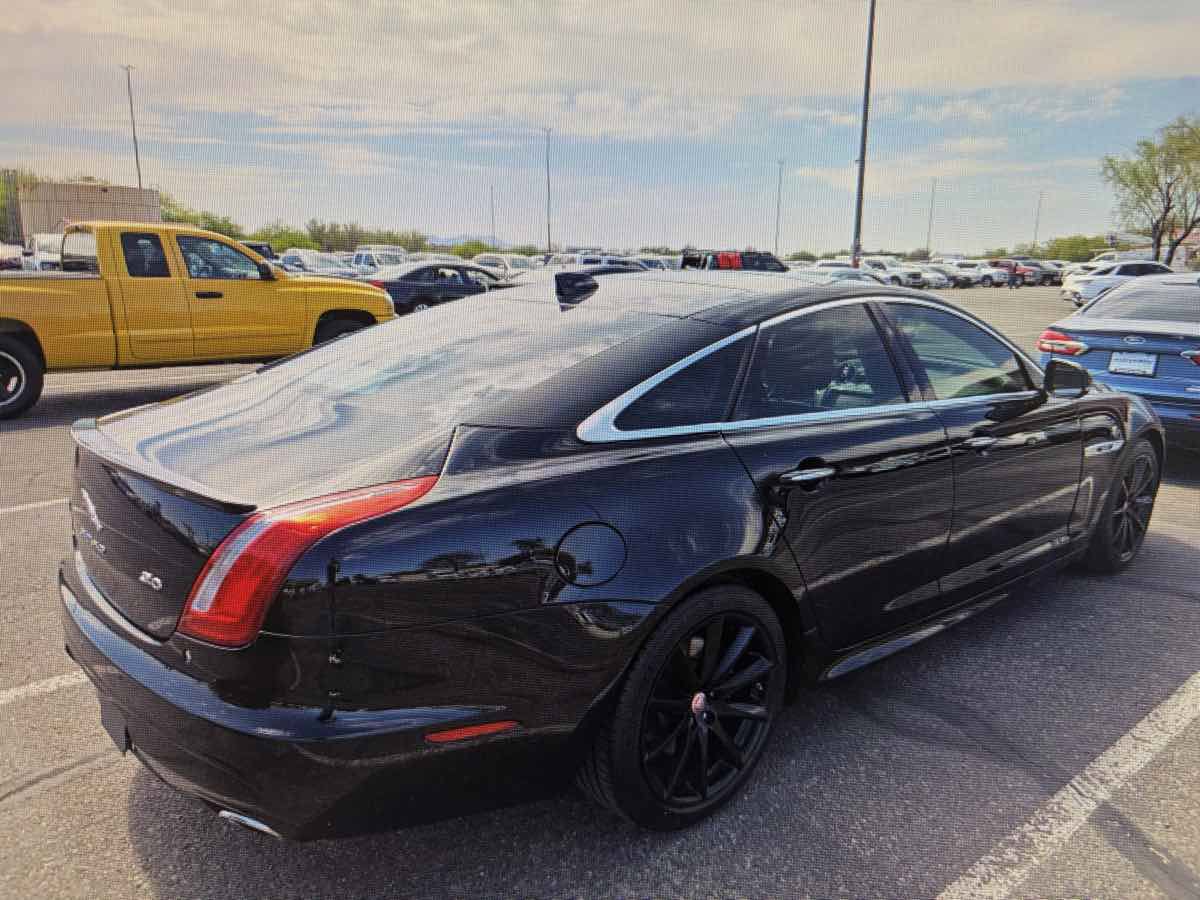 Used 2016 Jaguar XJ R-Sport RWD image 4