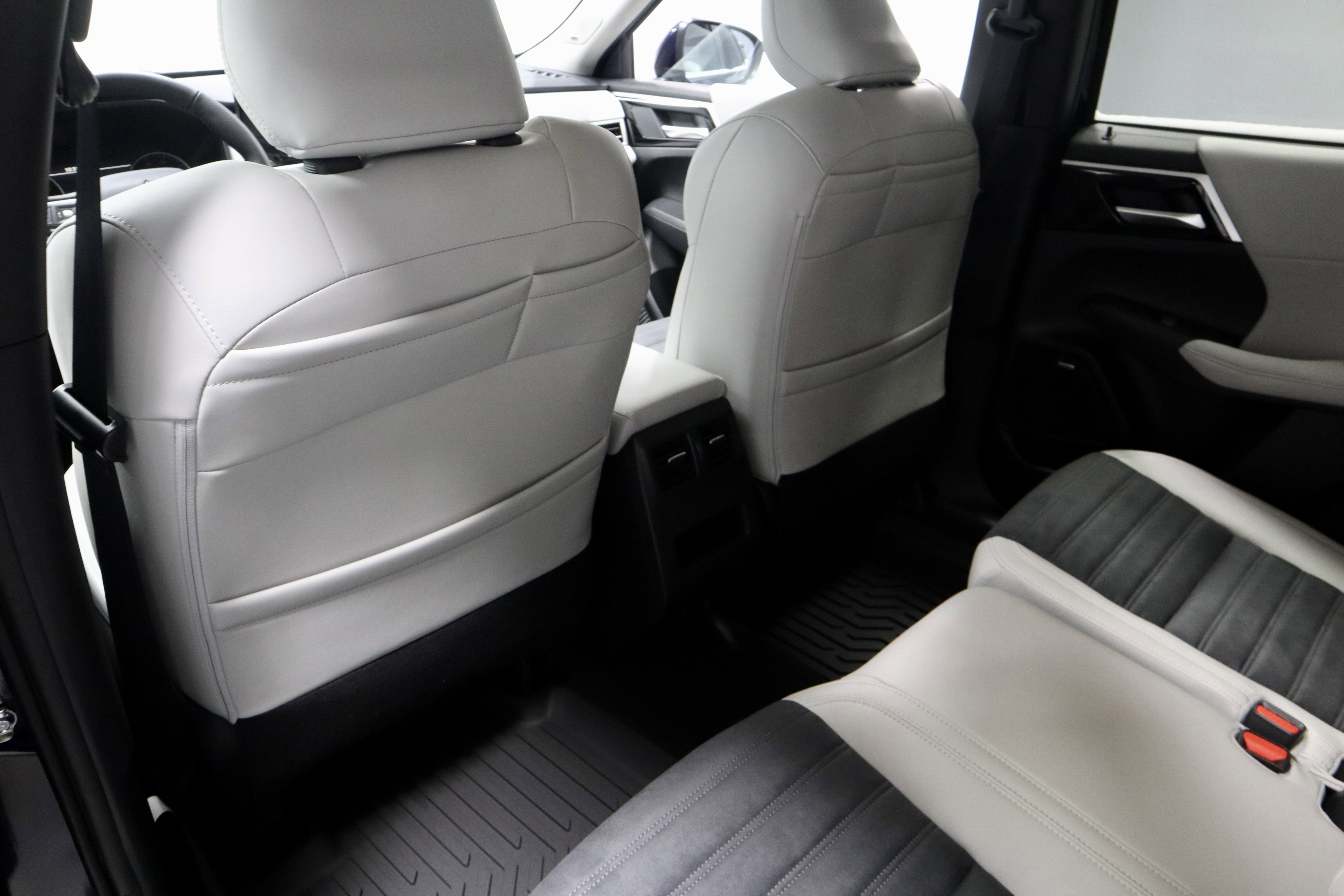 New 2026 Mitsubishi Outlander SE image 14