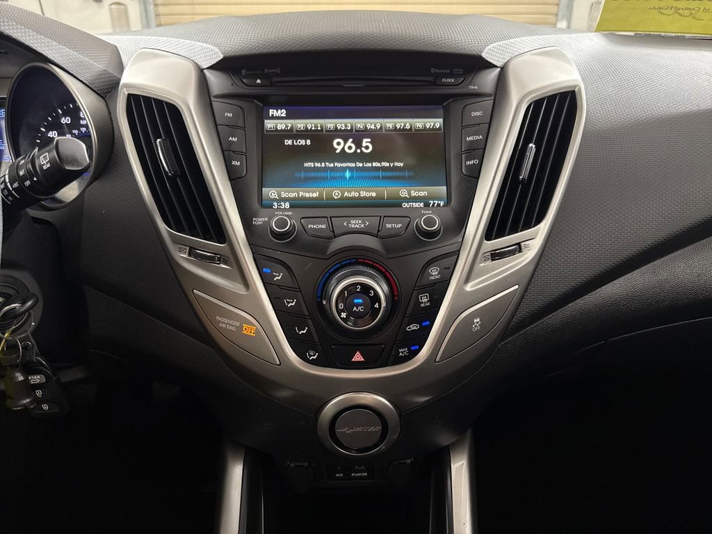 Used 2013 Hyundai Veloster FWD image 15