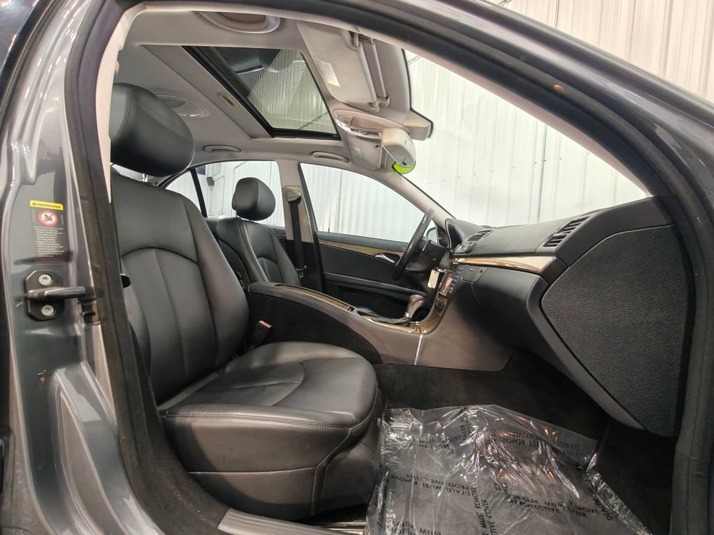 Used 2009 Mercedes-Benz E 350 4MATIC Sedan image 18