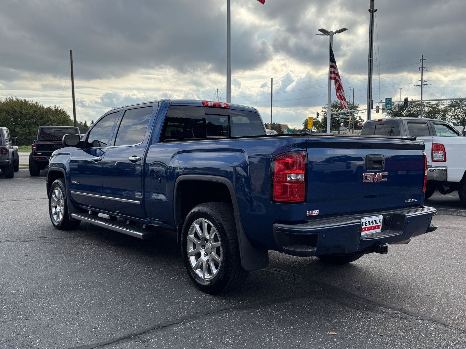 Used 2015 GMC Sierra 1500 Denali w/ Driver Alert Package AWD/4WD image 5