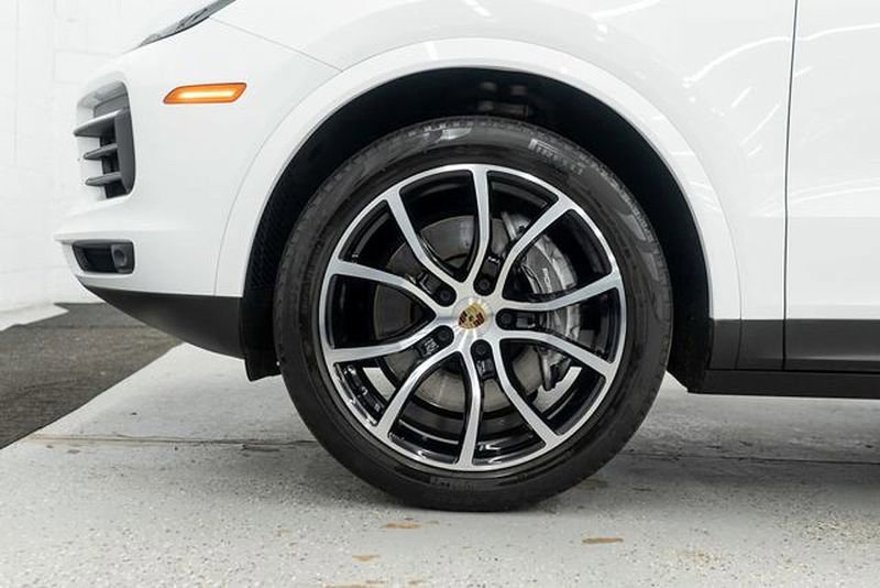 Used 2023 Porsche Cayenne Platinum Edition image 30