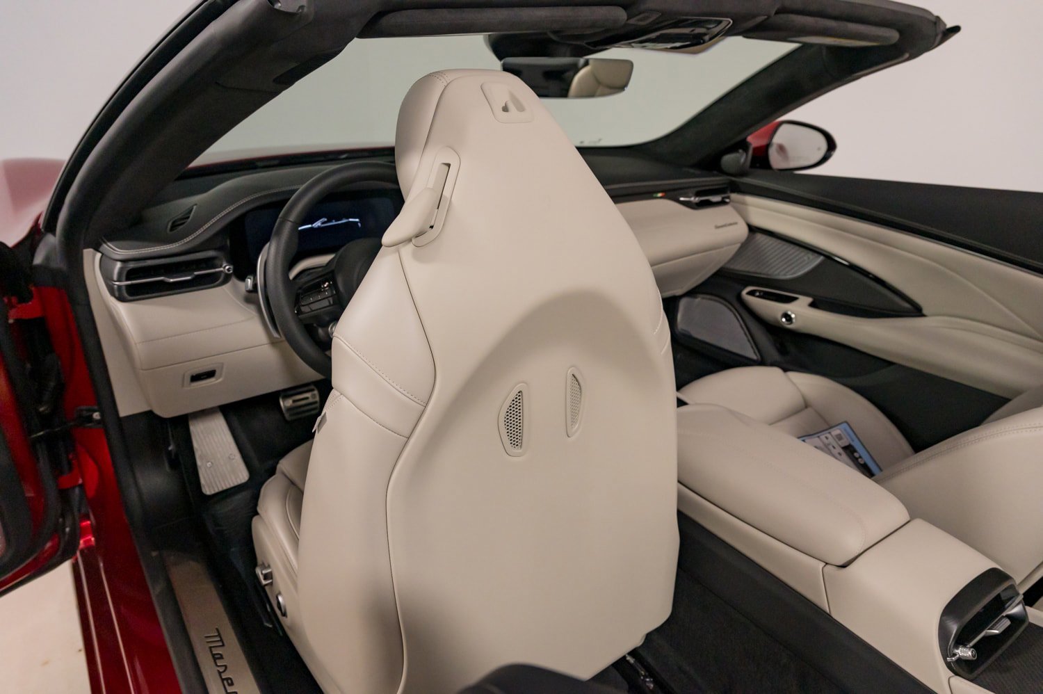 Used 2024 Maserati GranCabrio Trofeo image 25