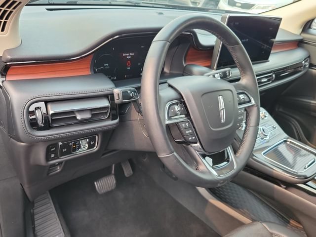 Used 2023 Lincoln Nautilus Reserve AWD/4WD image 9