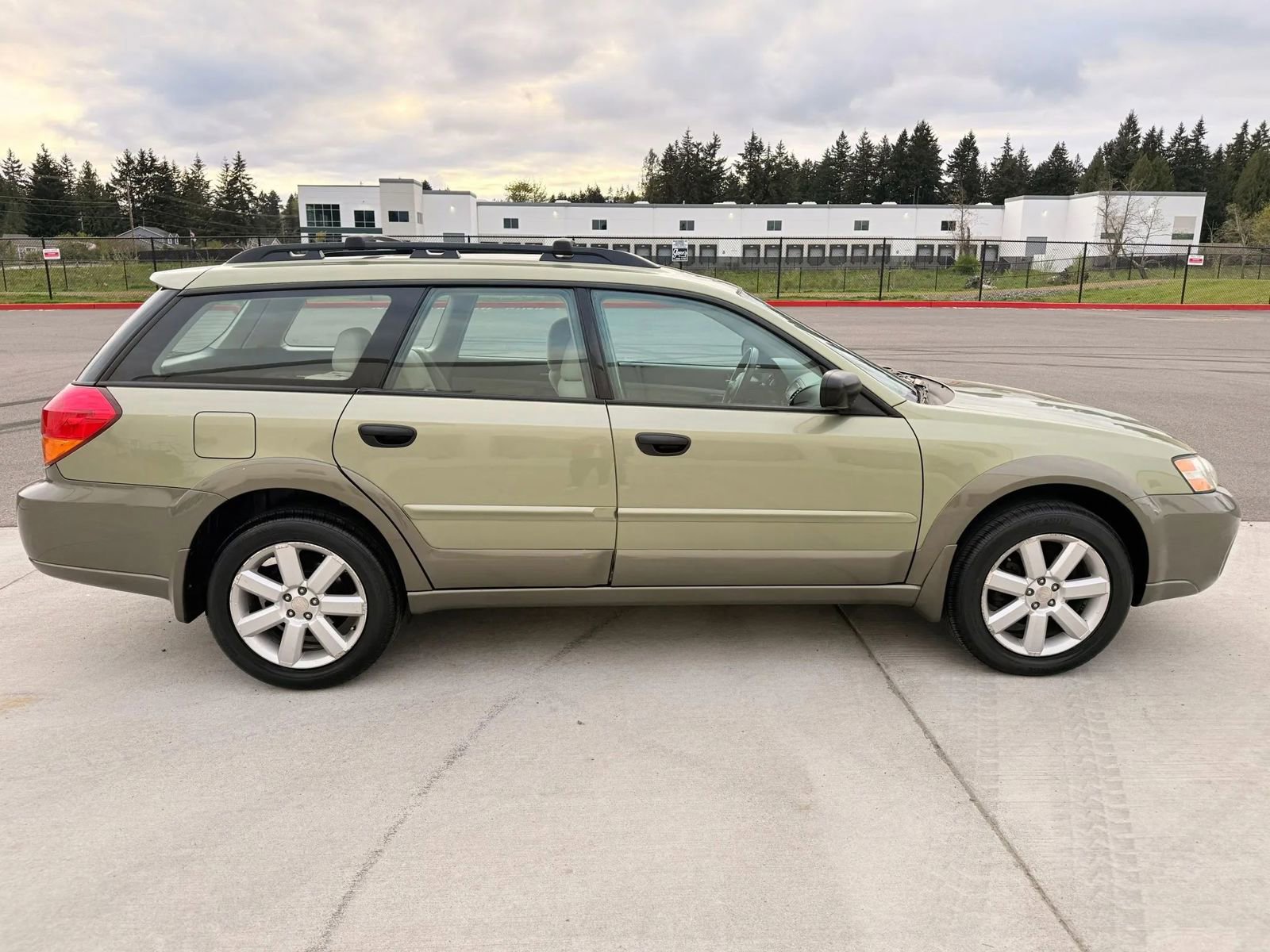 Used 2006 Subaru Outback 2.5i AWD/4WD image 6