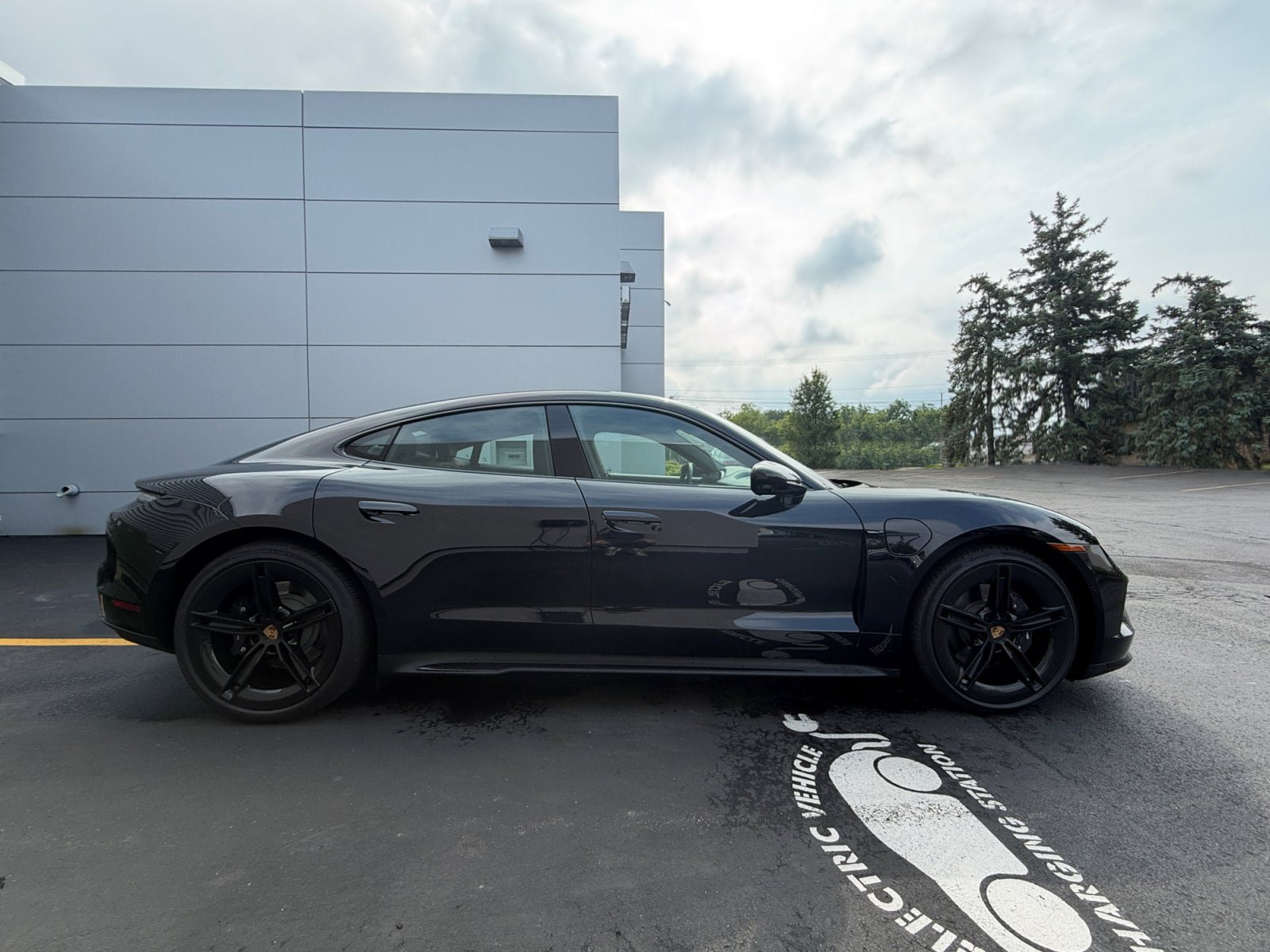 New 2026 Porsche Taycan AWD/4WD image 9