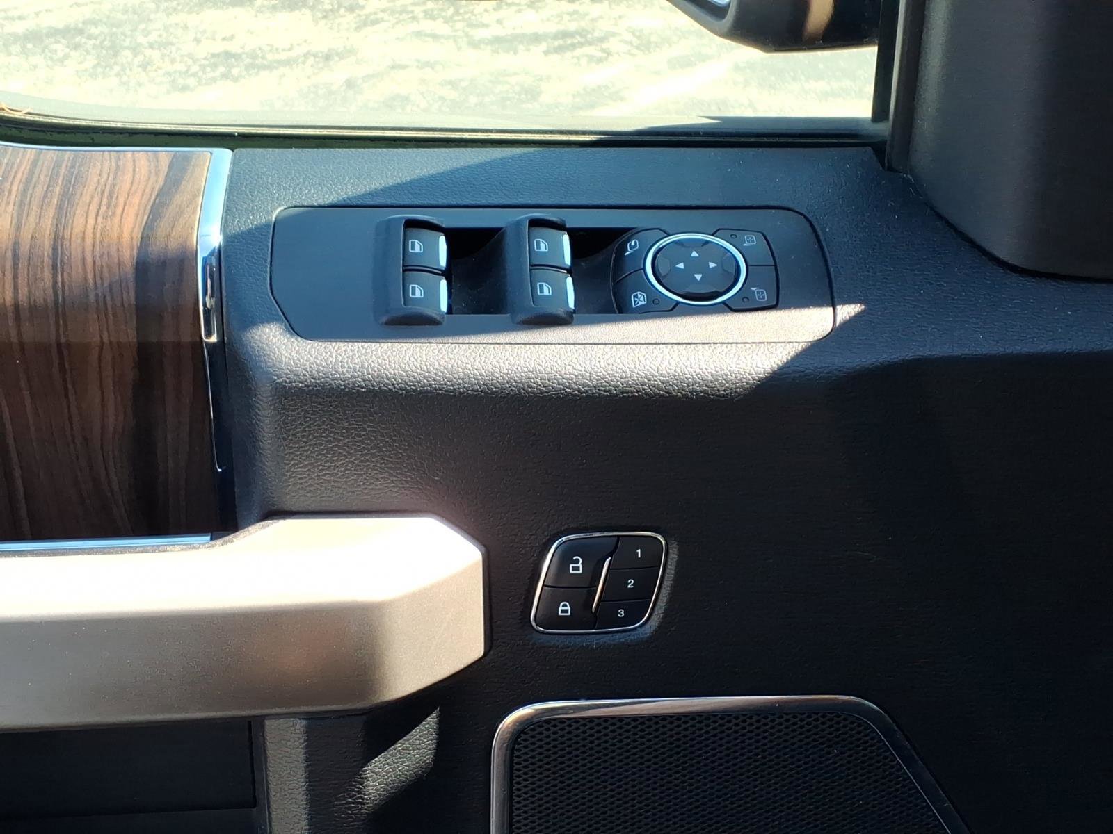 Used 2015 Ford F150 Lariat image 24