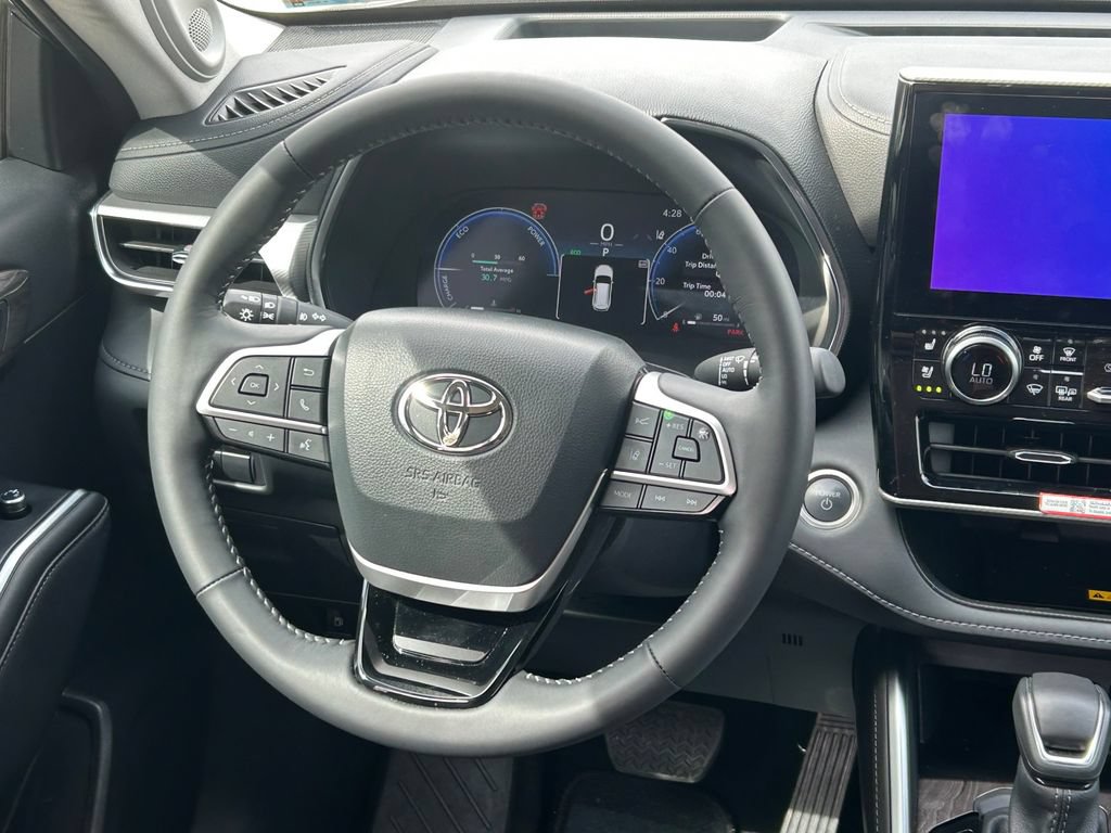 Certified 2025 Toyota Highlander Platinum AWD/4WD image 48