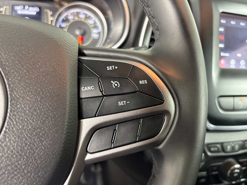 Used 2020 Jeep Cherokee Latitude Plus image 15