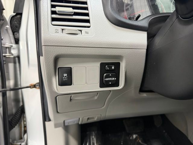 Used 2013 Toyota Corolla LE image 16