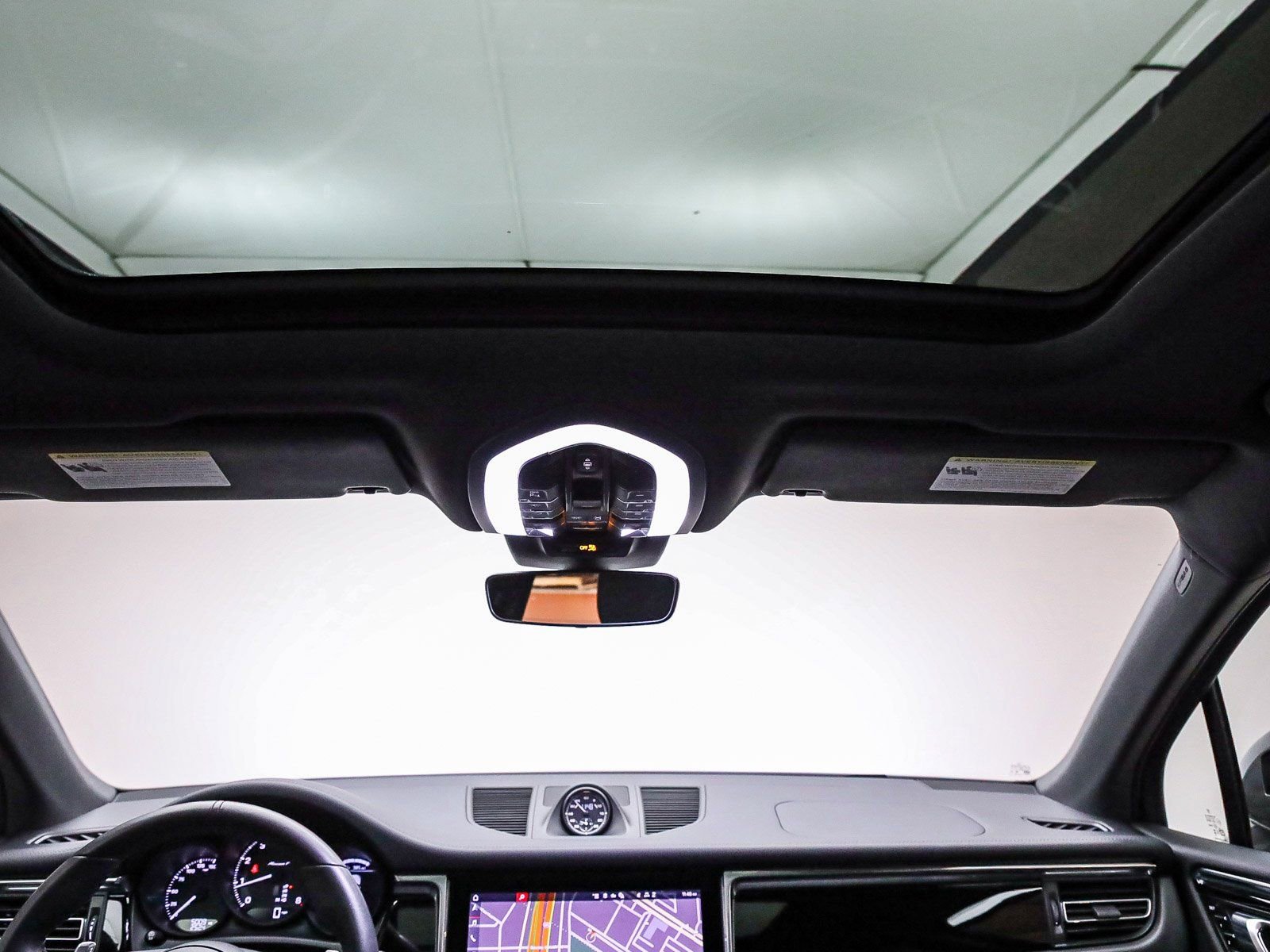 Certified 2025 Porsche Macan Turbo image 15