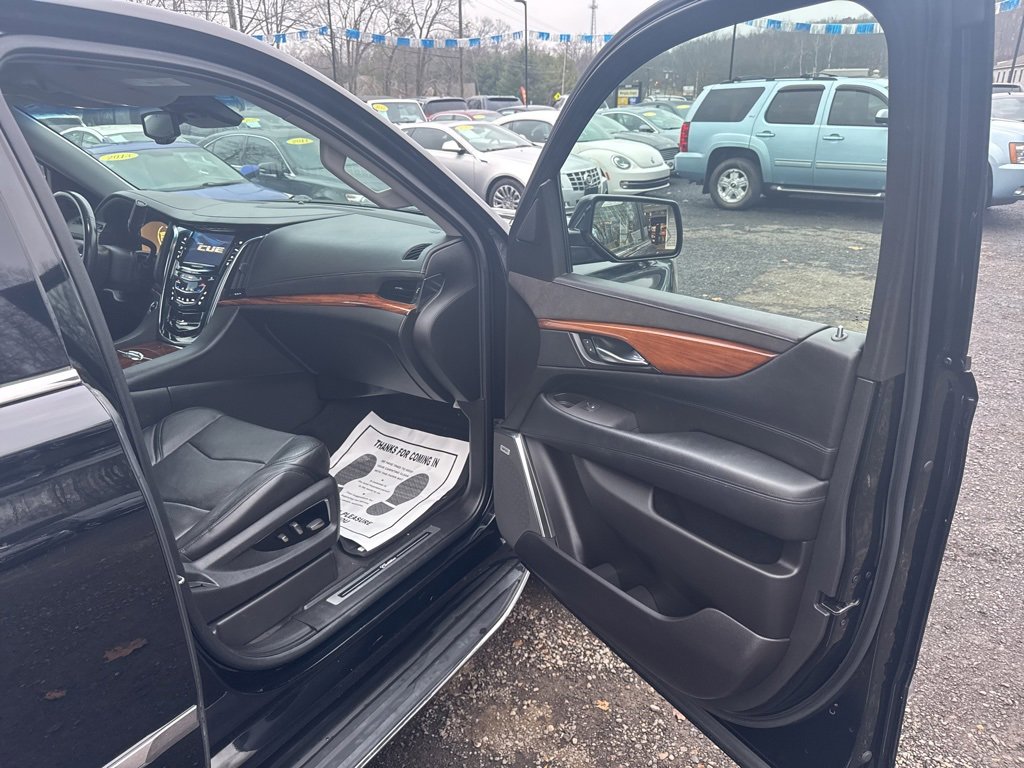 Used 2015 Cadillac Escalade ESV Luxury image 31