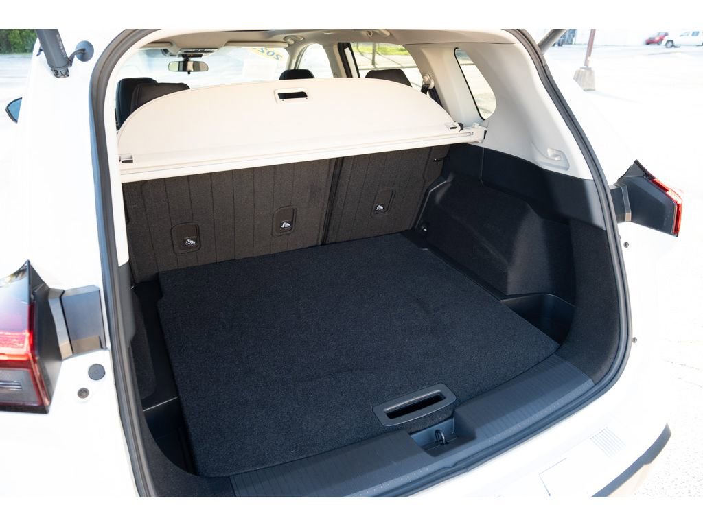 Used 2025 Nissan Rogue SV w/ SV Premium Package image 31