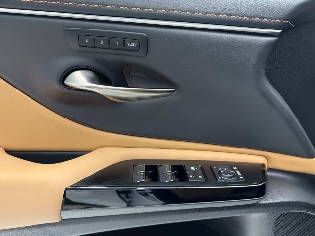 Certified 2024 Lexus ES 350 w/ Premium Package FWD image 16