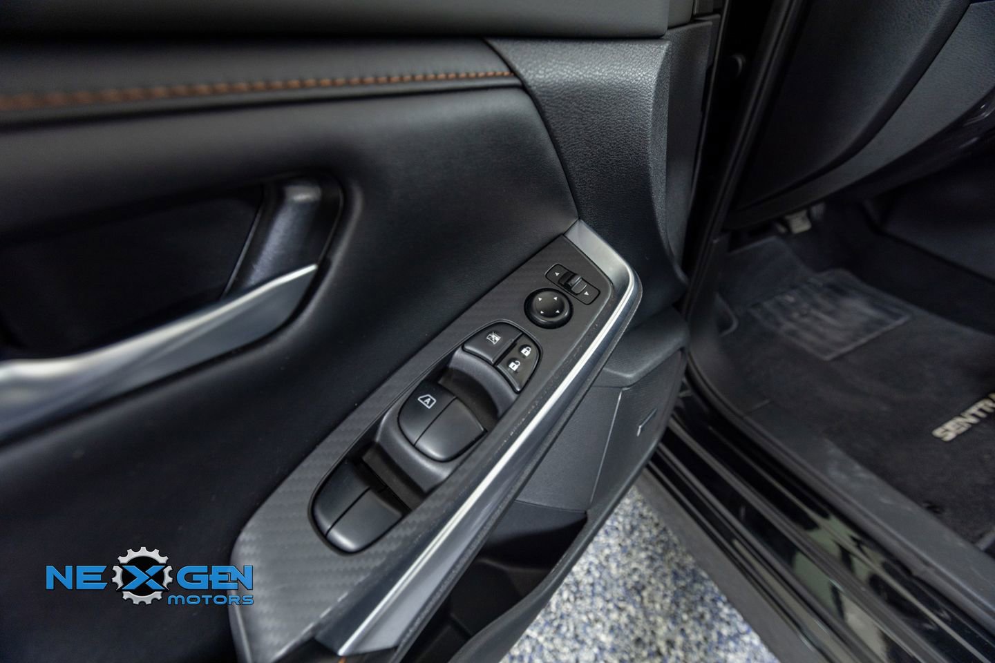 Used 2022 Nissan Sentra SR w/ SR Premium Package FWD image 12