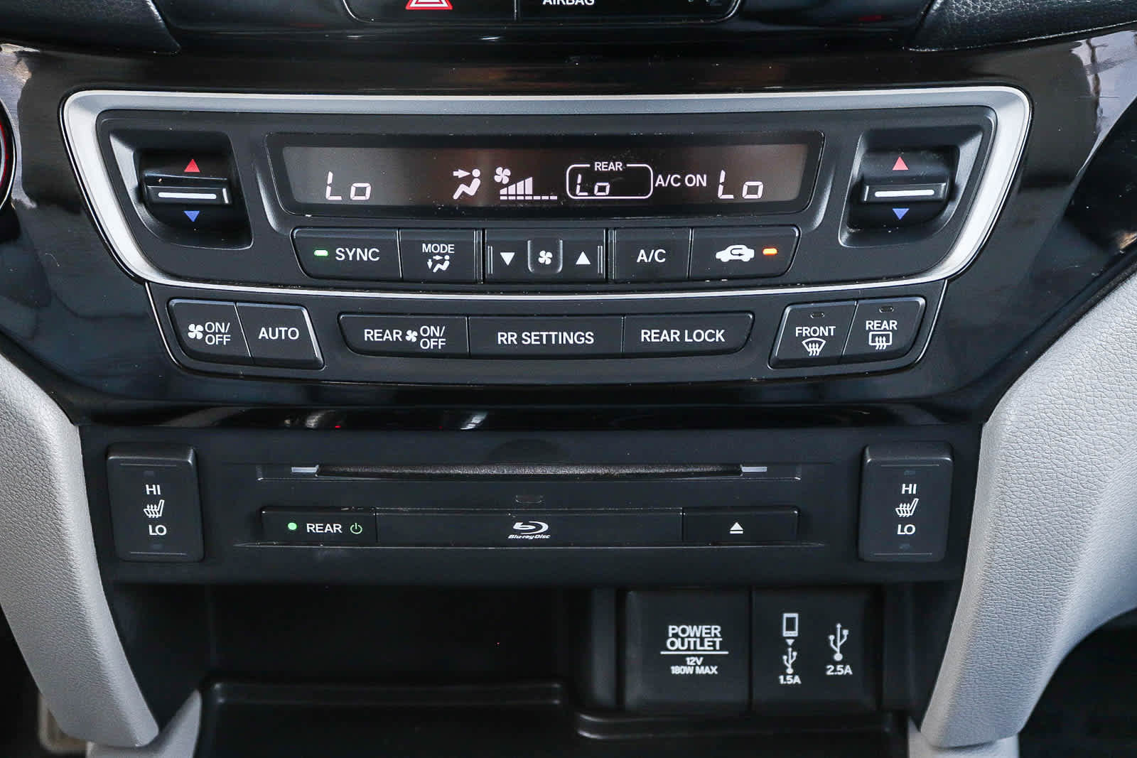 Used 2017 Honda Pilot Touring image 16