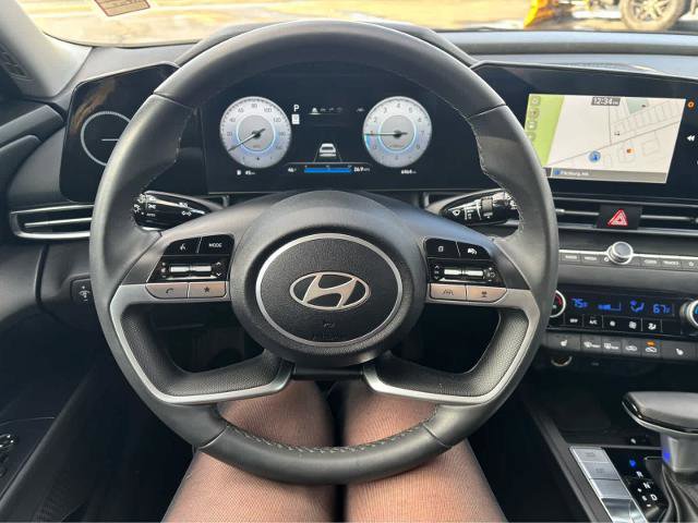 Used 2025 Hyundai Elantra SEL image 19
