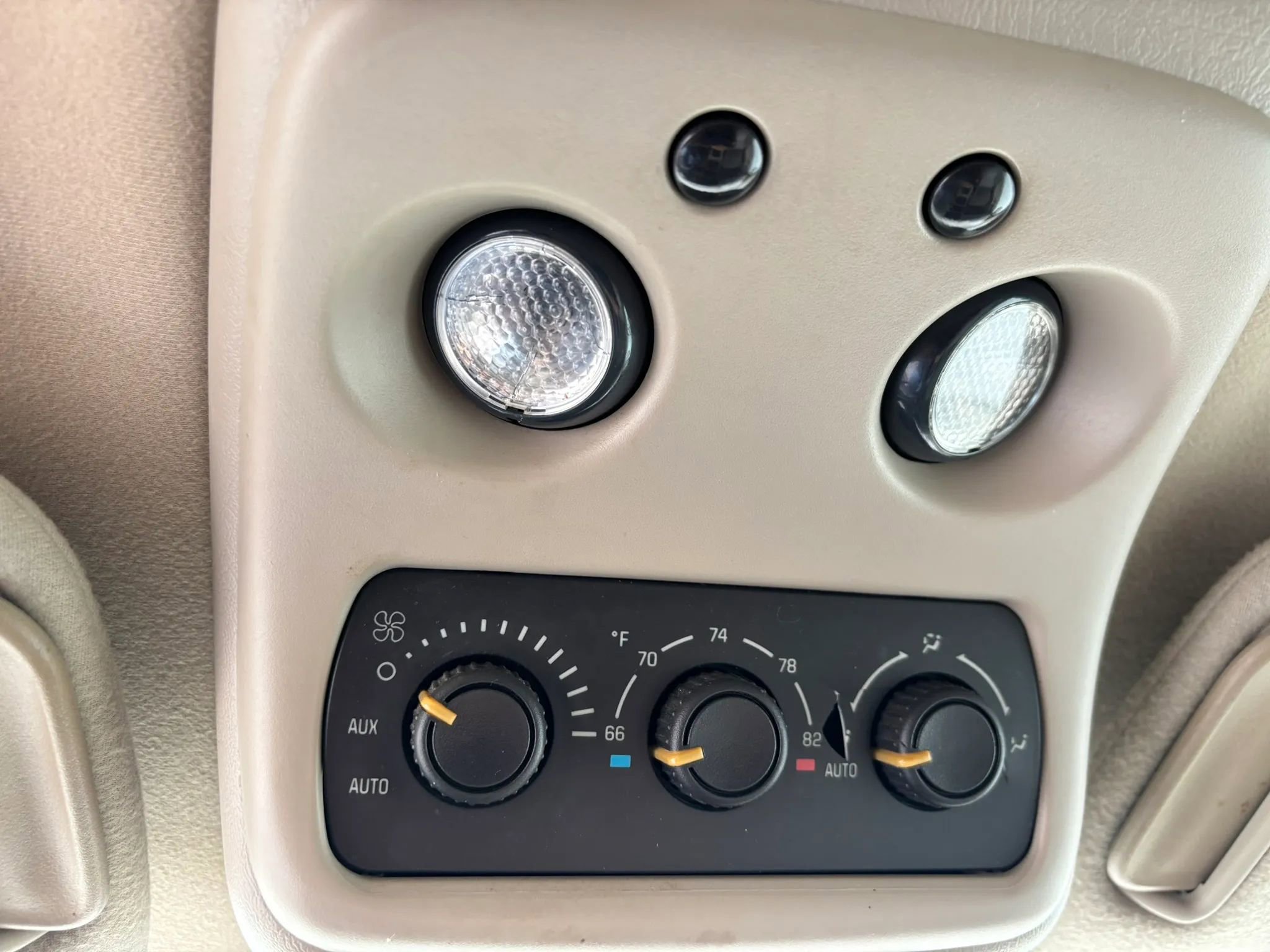 Used 2003 Chevrolet Suburban 2500 LS w/ LS Preferred Equipment Group image 23