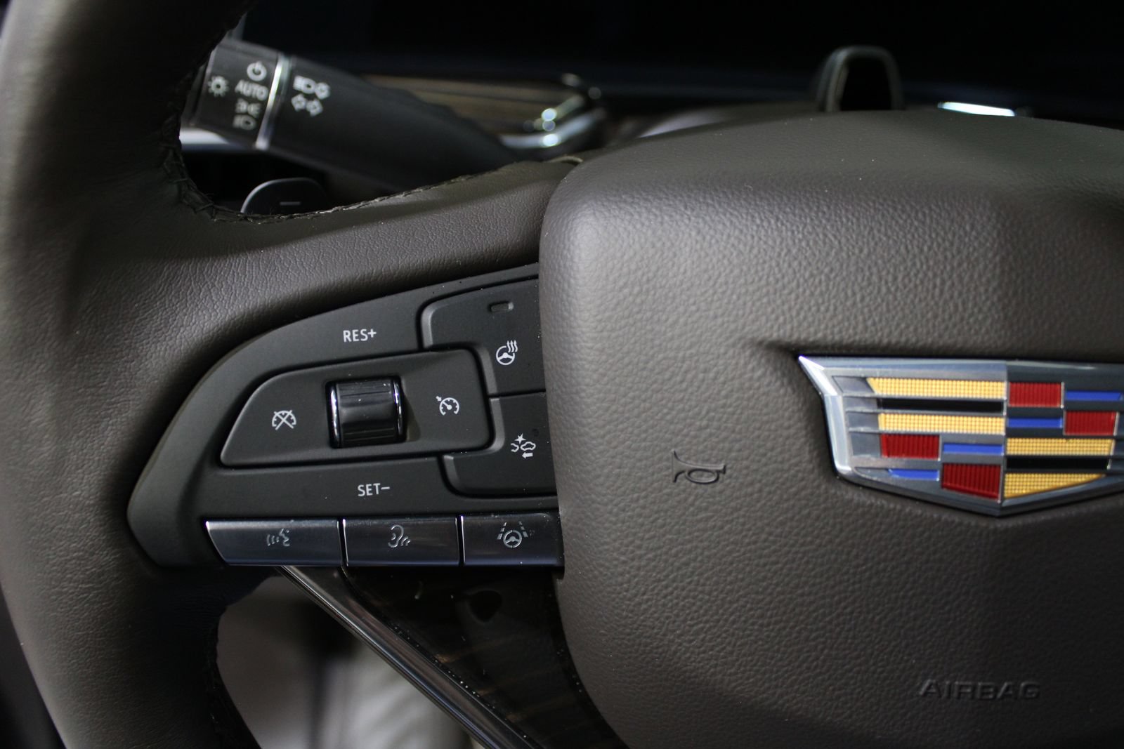 Used 2023 Cadillac Escalade ESV Premium Luxury w/ Performance Package AWD/4WD image 34