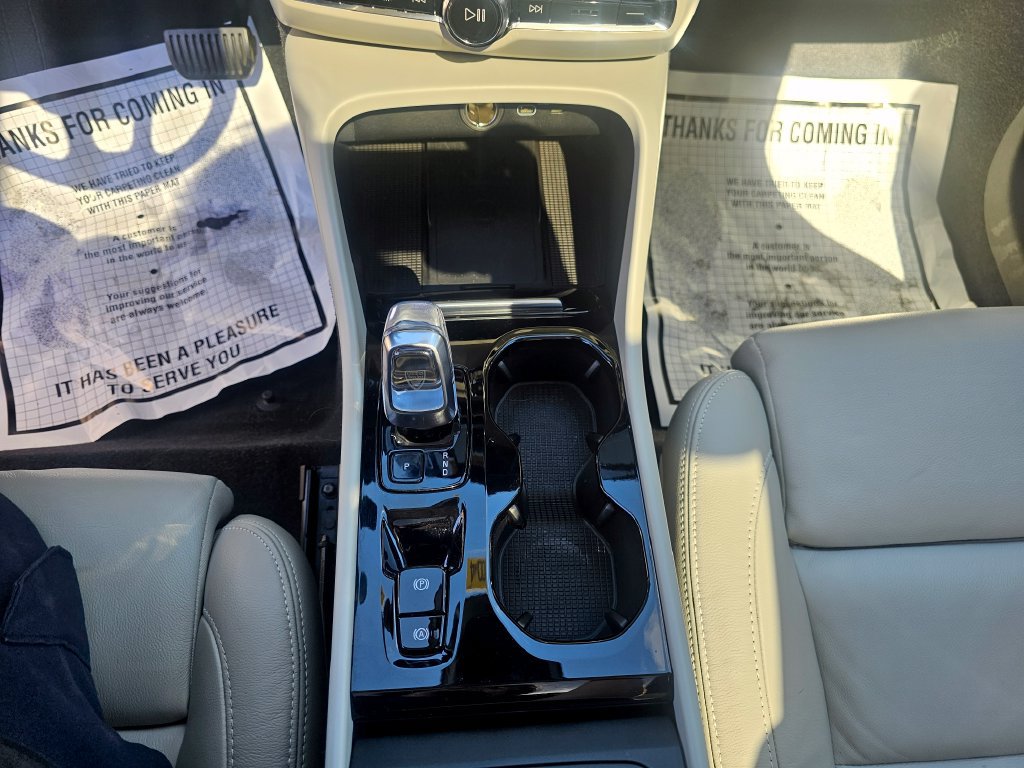 Certified 2024 Volvo XC40 B5 Plus w/ Protection Package Premier AWD/4WD image 22
