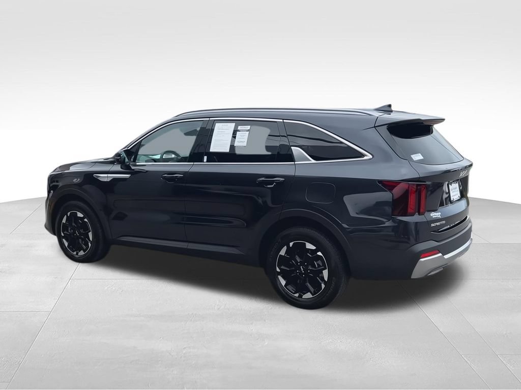 Used 2025 Kia Sorento S FWD image 6