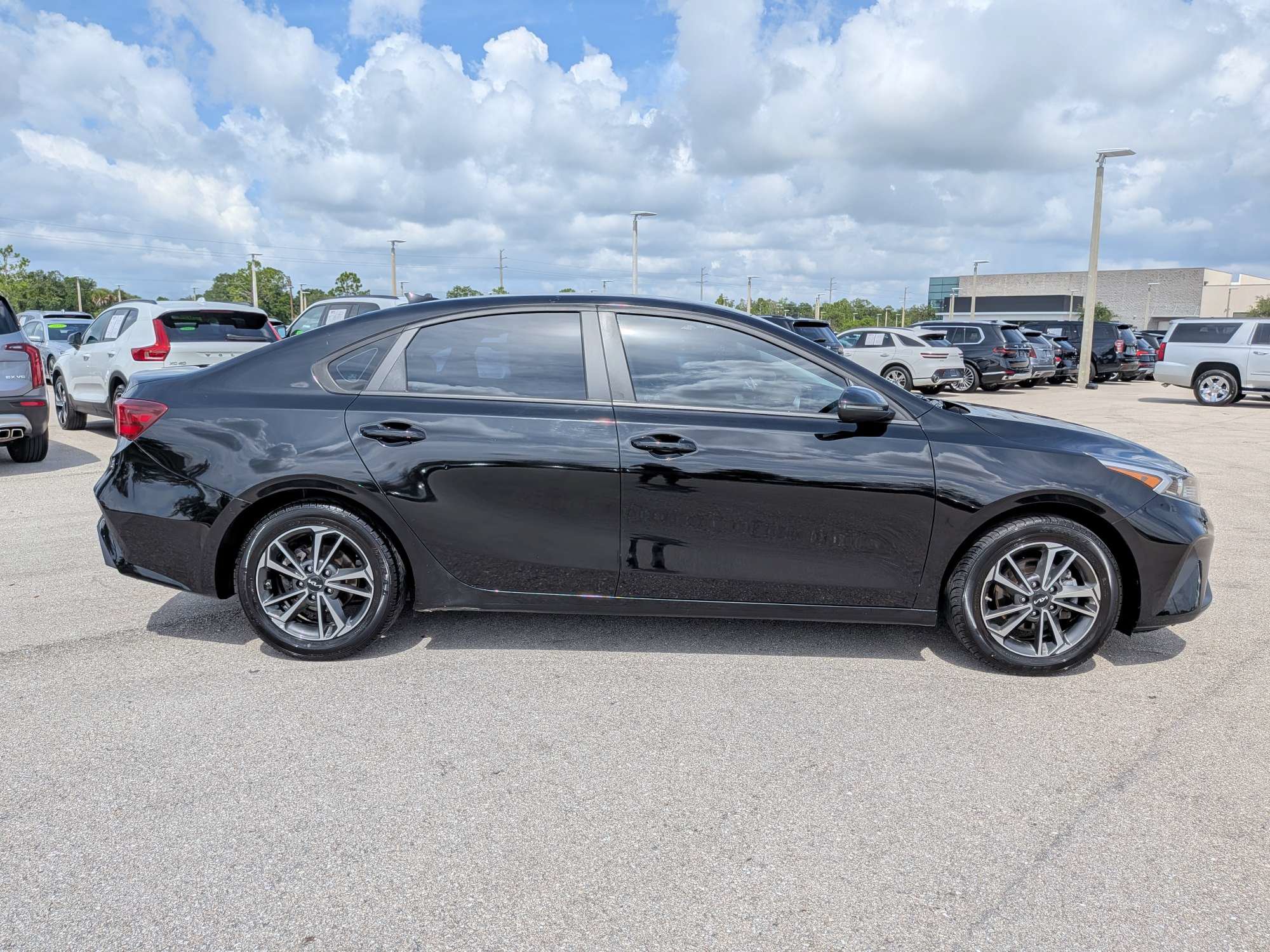 Used 2023 Kia Forte LXS w/ LXS Technology Package FWD image 4