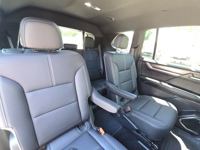 Used 2025 GMC Acadia Elevation w/ Elevation Premium Package image 16