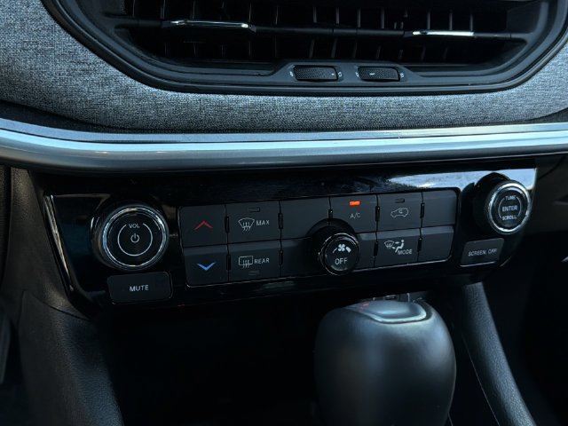 Used 2025 Jeep Compass Latitude AWD/4WD image 24