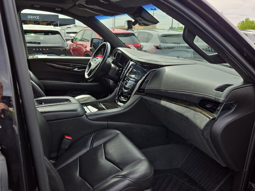 Used 2017 Cadillac Escalade Platinum AWD/4WD image 19
